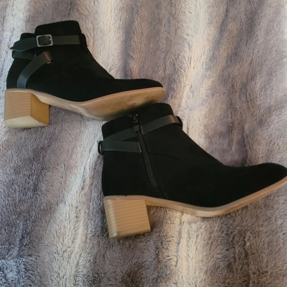 Journee collection boots size 9